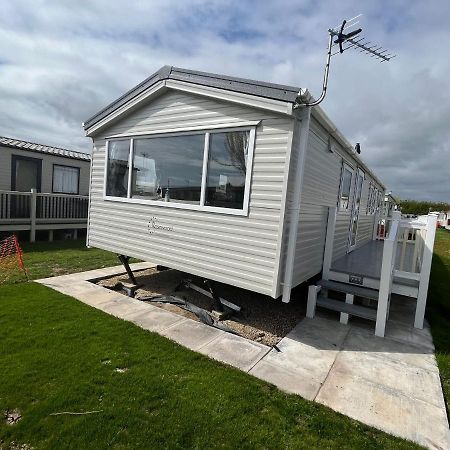 Kings Caravan Park Hotel Chapel Saint Leonards Exterior photo